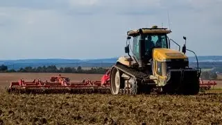 Challenger MT875B + Väderstad Carrier 1225