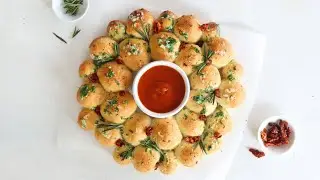 Pull-Apart Christmas Wreath Appetizer Recipe