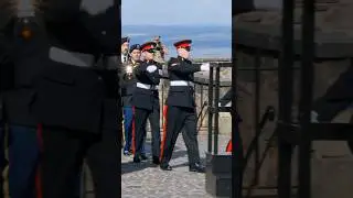 US & UK Soldiers Marching Together #BritishArmy #USArmy #Edinburgh  #britishsoldier #scotland