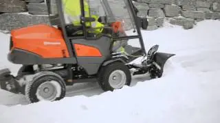 Husqvarna P525 med hytt och vikplog