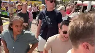 @Utlopers-Sneek in actie op het Schaapmarktplein tijdens Sneekweek 2025
