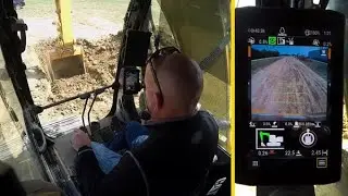 Cat&reg; Next Generation Excavator Operator Training: Grade Assist Boom