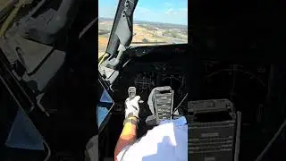Low Level Windshear Alert #aviation #pilot #boeing #flight #b737 #cockpit #landing #shorts