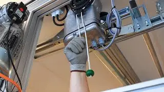 Foutcode E11 bij sectionale poort van Crawford-ASSA ABLOY? Zo koppel je de motor opnieuw