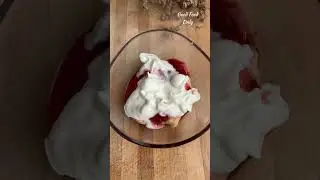 Dessert rafra&icirc;chissant &agrave; la fraise et au yaourt nature #easyrecipie #recettefacile #dessert&agrave;lafraise