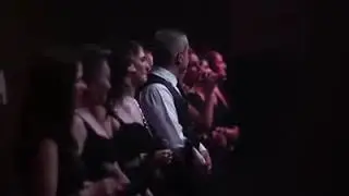 Başka bir aşk istemez aşkınla çarpar kalbimiz...