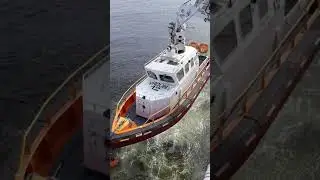 Bringing the daughter craft back on board