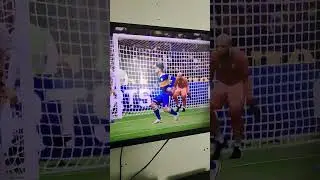 Gol com aquela barrac&atilde;o cl&aacute;ssica!! #easports #gameplay #fifa #modi #carreira #treino