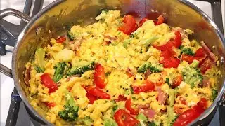 EASY One Pan loaded Breakfast Skillet Recipe / EASY & Delicious 10 minutes  Skillet Breakfast Ideas