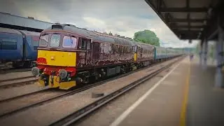 33 029/207 and 47 812 pass Tonbridge with The Kent Coaster.