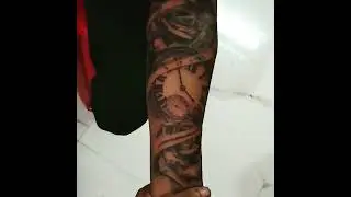 I drew a clock tattoo on one&nbsp;hand.The hand looks like a watch.enjoy tattoo