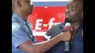 Mpoki akipuyanga kwenye mahojiano