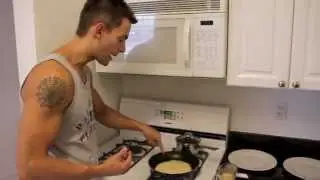 PJ'S PROTEIN PANCAKES: WITH FITNESS EXPERT, CELEBRITY TRAINER, CHEF AND AUTHOR, PAUL 'PJ' JAMES.