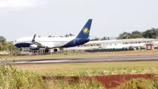 Landing of RwandAir 🇷🇼 Boeing 737-8SH ✈ (9XR-WR) at Libreville airport🇬🇦