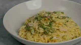 The Heartiest One-Pot Saffron Asparagus Lemon Orzo  #recipe #lemon