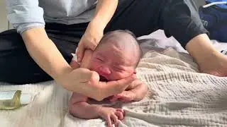 Moon yêu 6 ngày tuổi đi tắm matxxa