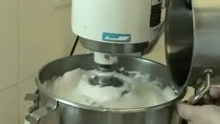 BÍLKOVÝ KRÉM