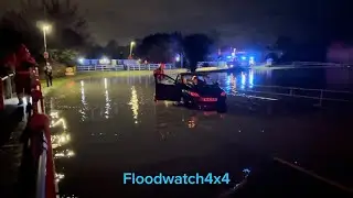 Fire brigade called to rescue stranded motorists #flood #fireandrescue #emergencyservices