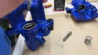 Bremssattel mit mechanischer Handbremse &uuml;berholen