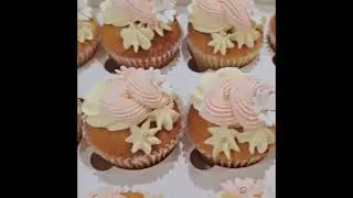 Indulge in the art of Jeanette's Cakes cupcakes! #cupcake #birthdaycelebration #cake