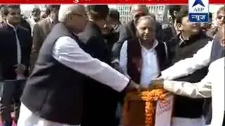 Mulayam, Akhilesh inaugurate medical college in Rampur