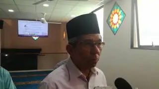 Dr Yaacob Ibrahim announcing increase of Singapore's haj quota to 800