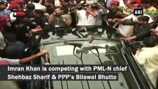 Pakistan General Elections 2018: PTI president Imran Khan arrives to cast his vote
