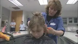 ОБЯЗАТЕЛЬНОЕ ПРЕОБРАЖЕНИЕ! 🪖✂️ Строгие армейские парикмахерши бреют налысо новобранок и курсанток...