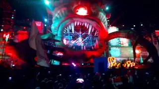 HEADHUNTERZ INTRO @ EDC2014 LAS VEGAS - so loud it sounds low on my phone