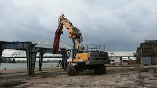 LaBounty MSD 7500R scrap shear on Liebherr R974C VH HD demolition excavator, Lek Sloopwerken