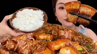 EATING CHINES FOOD | Home Cooked Meal - Eating stir-fried pork belly with rice noodles with rice