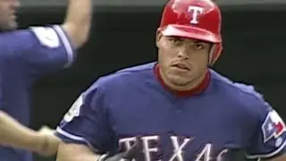 NYY@TEX: Pudge homers off Mo to tie game in 9th
