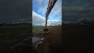 improvising in a tight spot with @HitachiConstruction 225