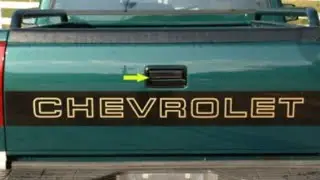 how to replace the tailgate handle on an 88 to 98 Chevy Silverado