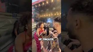 Ручка подвела, но певица нашла лучший способ оставить автограф #shorts