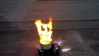 MINI FIREFIGHTER - Pan Fire Extinguished Foam vs Dry Powder.