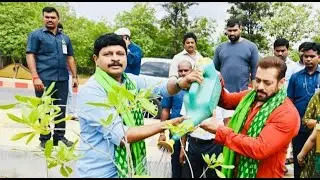 #SalmanKhan in #Hyderabad  joins #GreenIndiaChallenge 5.0 with MP, Green India Founder #SantoshKumar