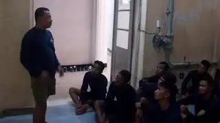 Nekat.. Denjaka melaksanakan latihan free escape tanpa alat