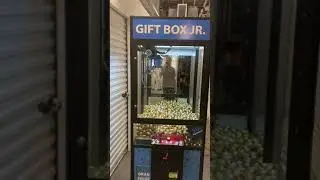 31&rdquo; Gift Box Jr. Crane Claw Machine Arcade Game