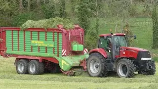 Autochargeuse Strautmann Giga-Vitesse 4401 cfs & Case Magnum 310 en action ! 😎