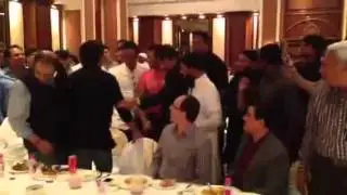 SRK and Salman Hug at Baba Siddique Iftar Party. Finally Patch up