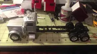 Custom Peterbilt 389 1:32 scale model truck LPO Scale Custom Trucks
