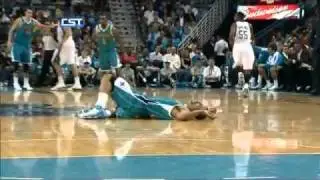 Jerryd Bayless gets FLATTENED by screen vs Bucks (Oct 27, 2010)