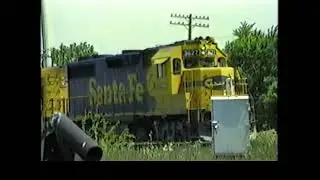 THINK SUMMER! OSBORN AVE 6/19/82! MY FIRST SOUTHERN TRAIN IN CHICAGO! ATSF! GULF OIL COVERED HOPPER!