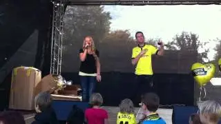 Jo Marie und Muri singen 
