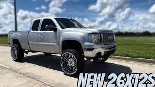 Lifted GMC Sierra Gets 26x12 On 35s Hardcore Wheels