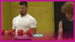 Artani e Andi nuk iu ndahen peshave, iu rrin&euml; gati muskujve