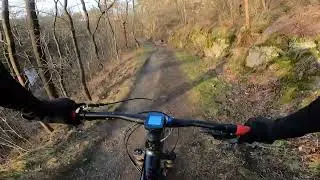 Explorando Trilhas &Eacute;picas em Třeb&iacute;č, Rep&uacute;blica Tcheca! 🌨️🌲