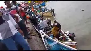 Udupi: Country boat fishing at Malpe harbour by www.kemmannu.com