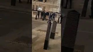 Urinating on the wall in no other then Westminster right opposite The Red Lion pub.Like n Subscribe.